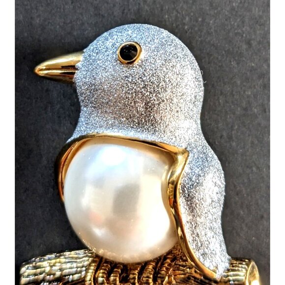 Fifth Avenue Collection Pin Handmade Faux Pearl Glitter Gold Filled SwarowskyEye - Picture 2 of 7